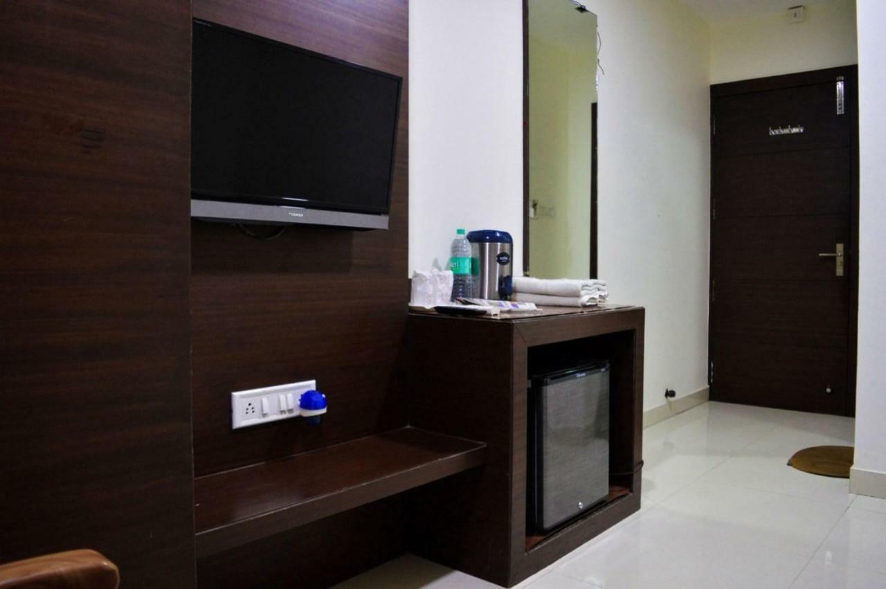 Hotel Maheshwari Avenue Uddzsaín Kültér fotó