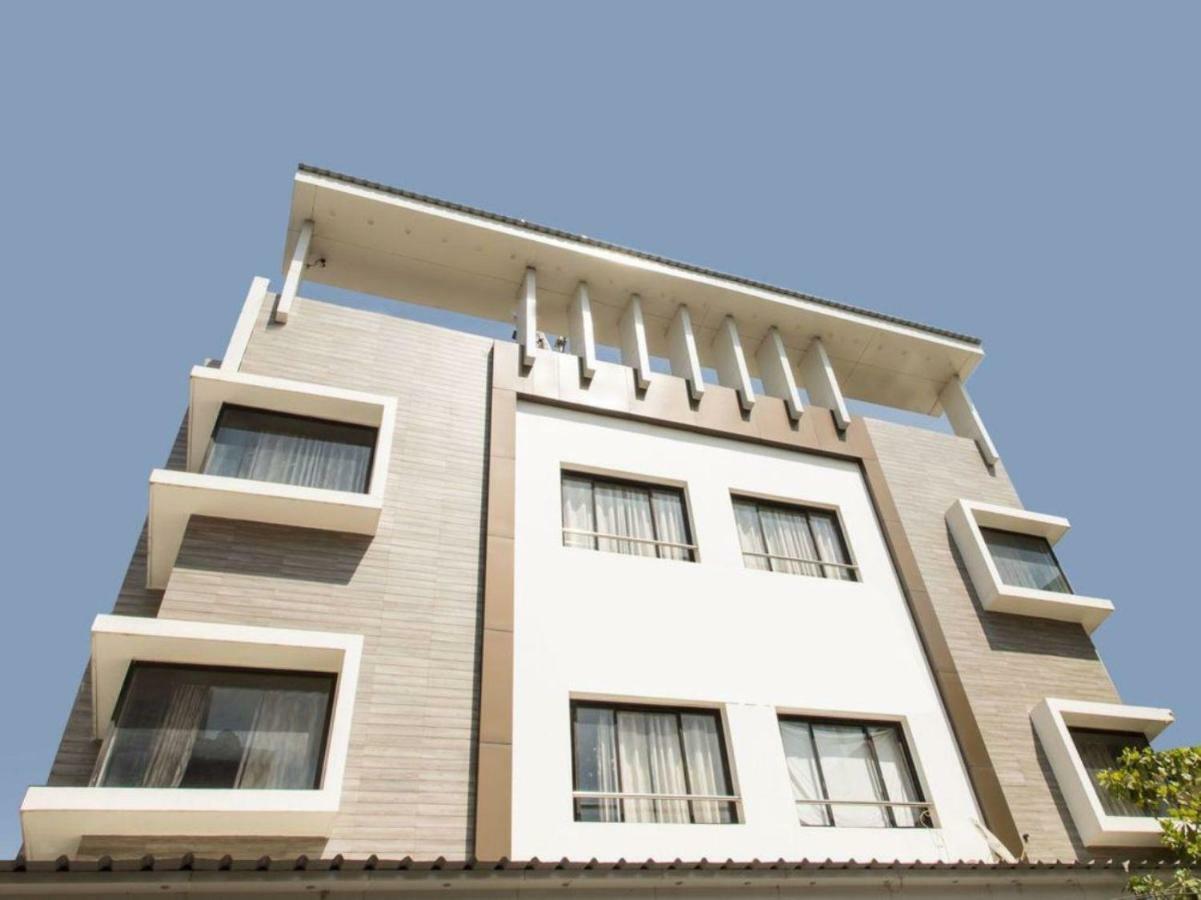 Hotel Maheshwari Avenue Uddzsaín Kültér fotó